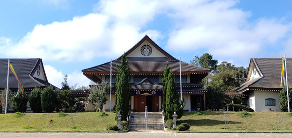 Templo durante o dia